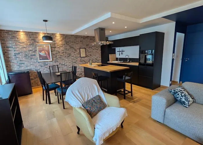 Tres Bel Cosy Refait Avec Gout - Very And Cozy Redone With Taste!