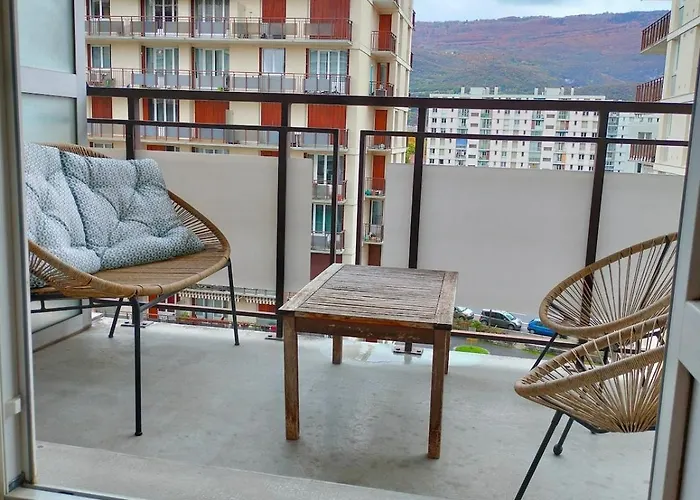 Tres Bel Cosy Refait Avec Gout - Very And Cozy Redone With Taste!